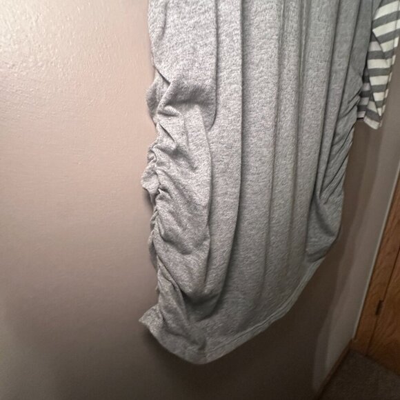 Women's Maternity XL Motherhood Gray with Print and Stripes 3/4 Sleeves - Picture 5 of 8